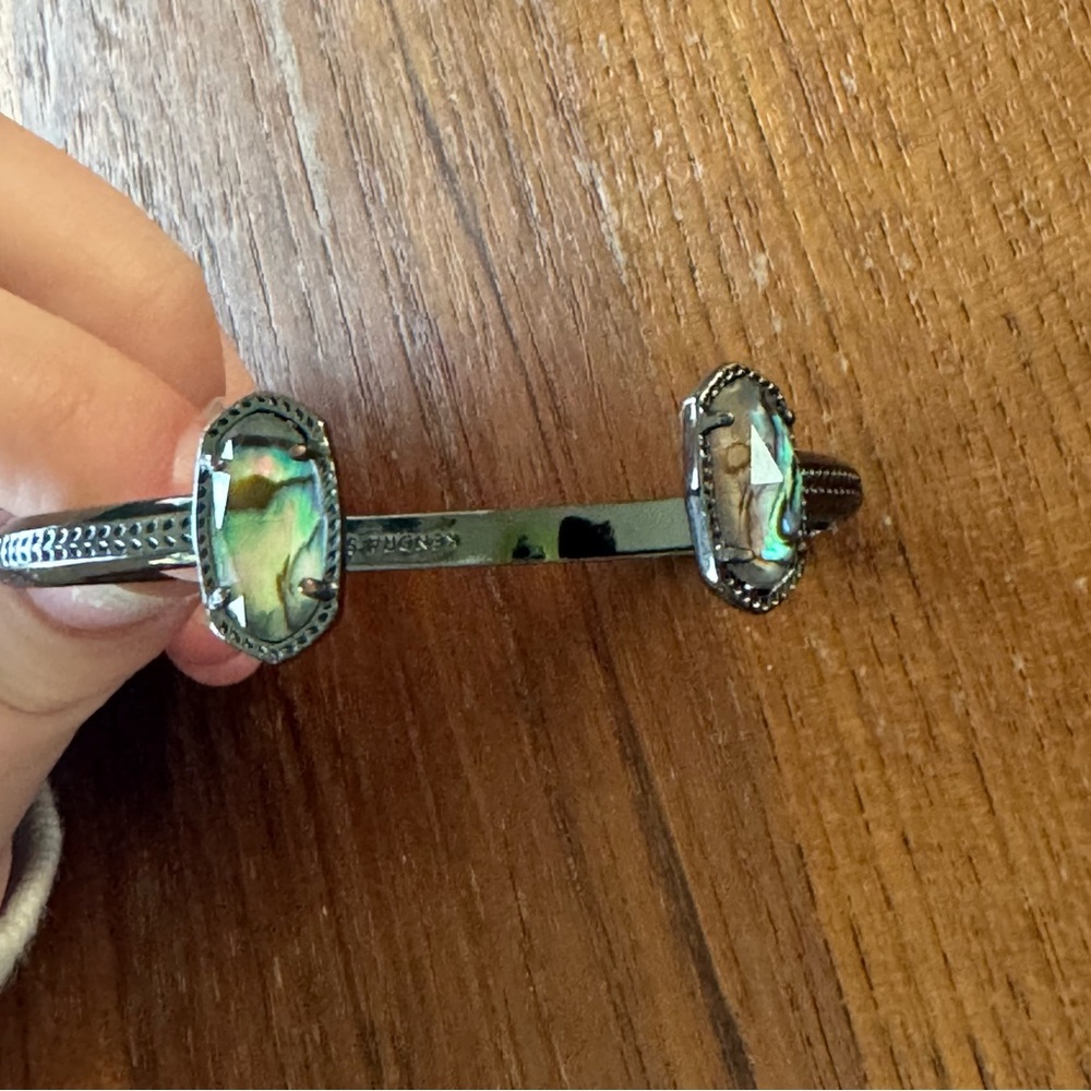 Kendra Scott Elton pinch cuff bracelet in gunmetal-tone w/ abalone shell stones - Picture 8 of 10